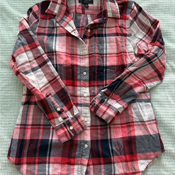Banana Republic Tops - Banana Republic Cotton Boyfriend Fit Plaid flannel button down